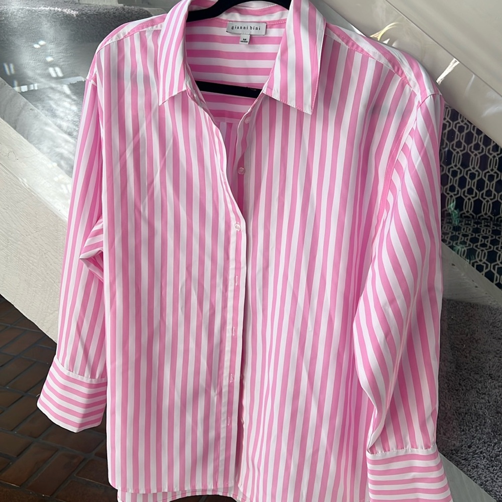 Gianni Bini  nwot striped blouse M